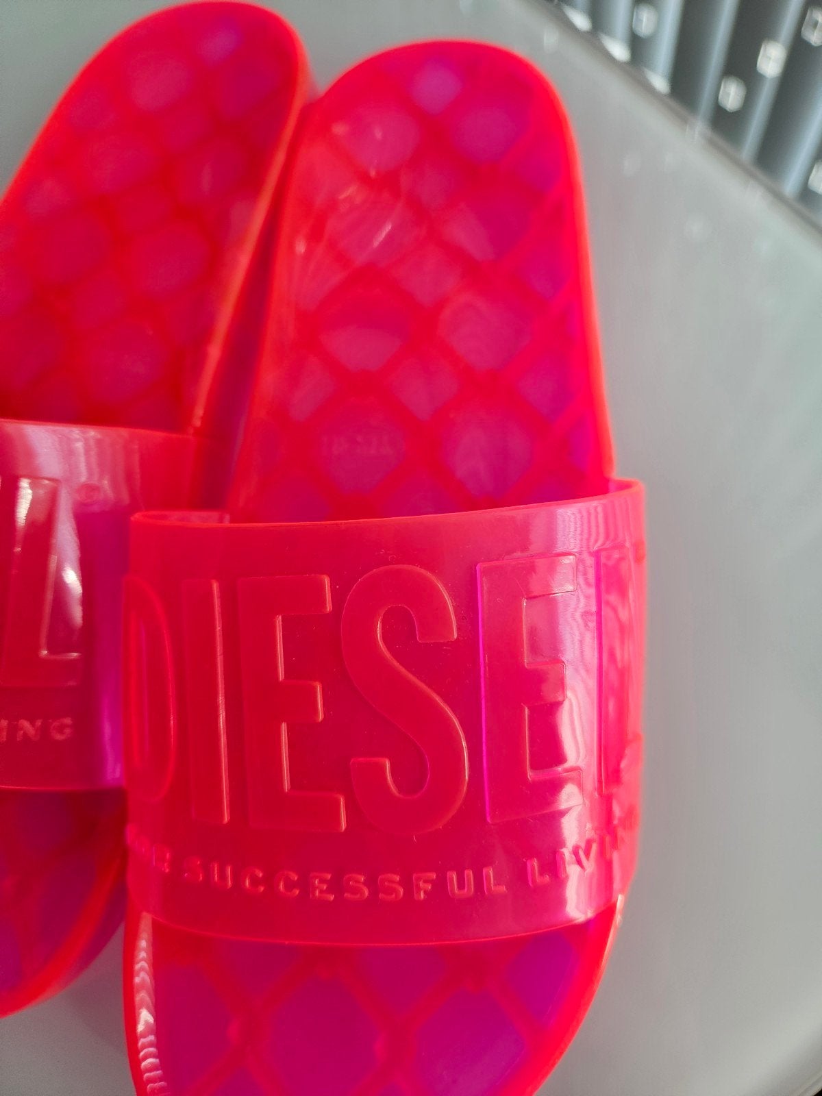 Diesel fluo sleffers maat 41 Nieuw !, Kleding | Dames, Ophalen of Verzenden, Roze