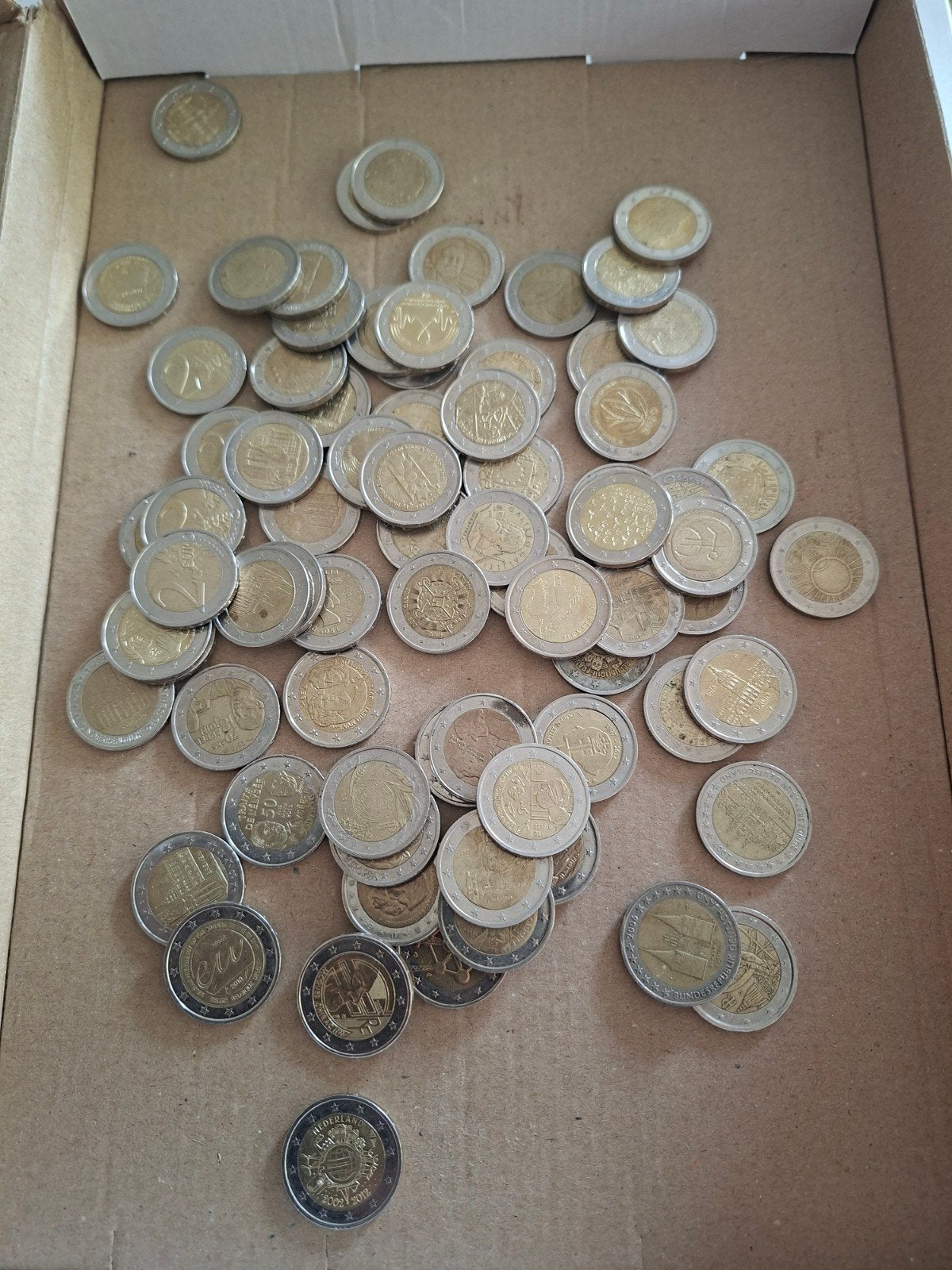 76 verschillende 2 euro herdenkingsmunten, Ophalen of Verzenden
