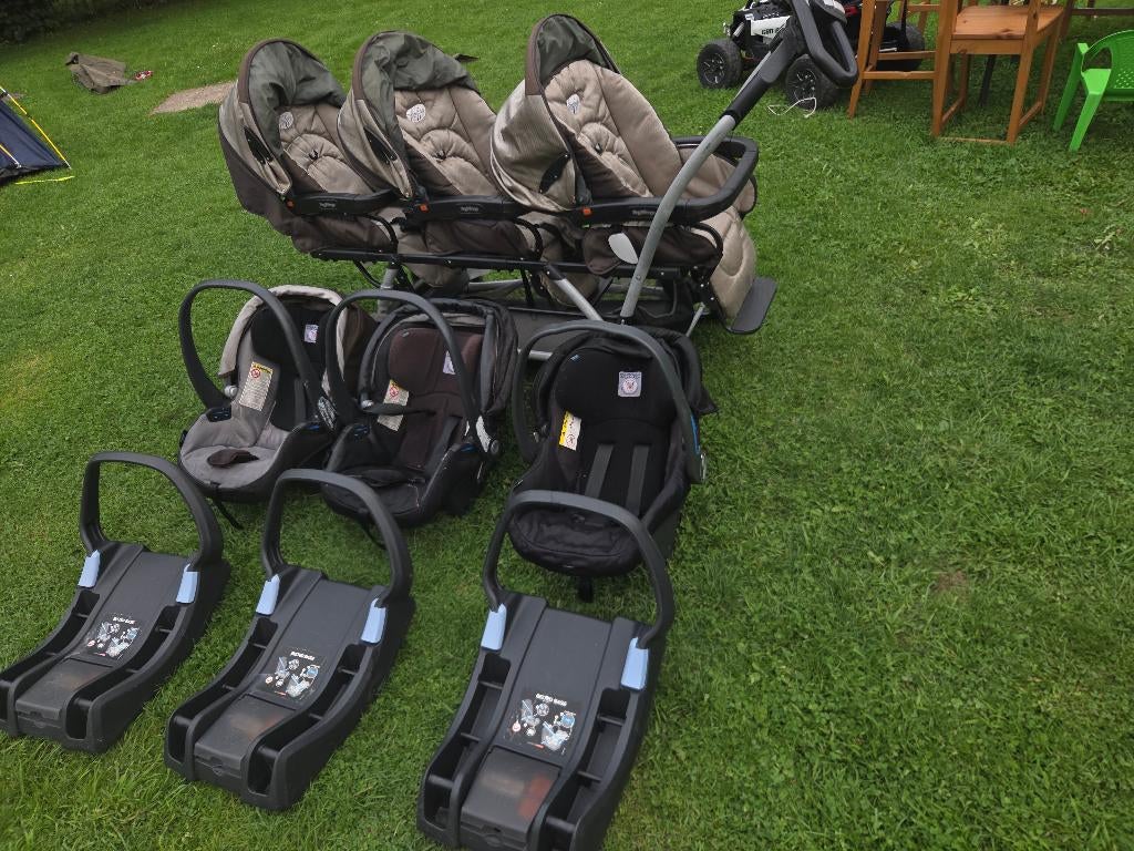 Poussette triplés  PEG PEREGO, Enfants & Bébés, Enlèvement, Utilisé