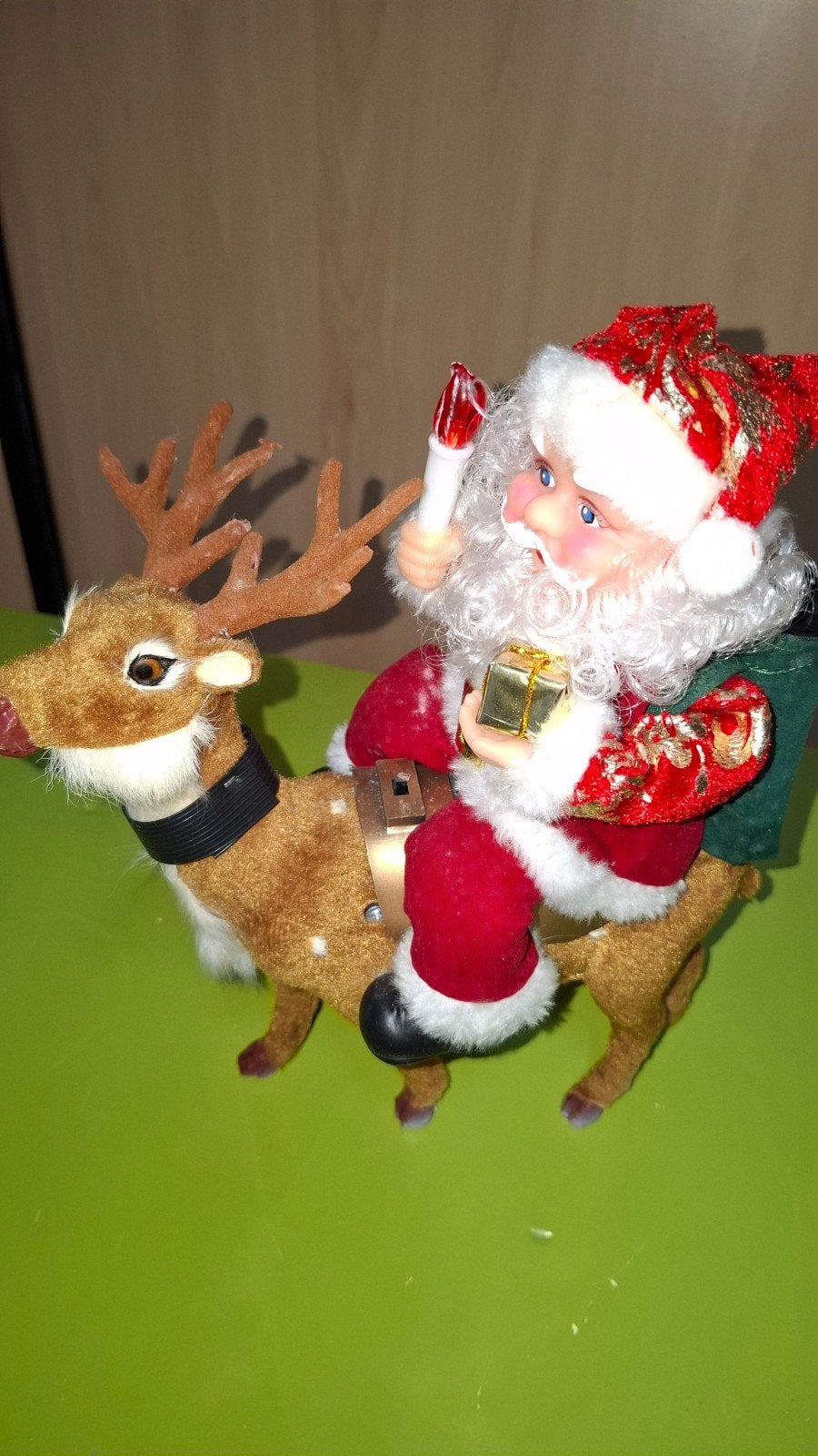 4 kerstfiguren, Ophalen