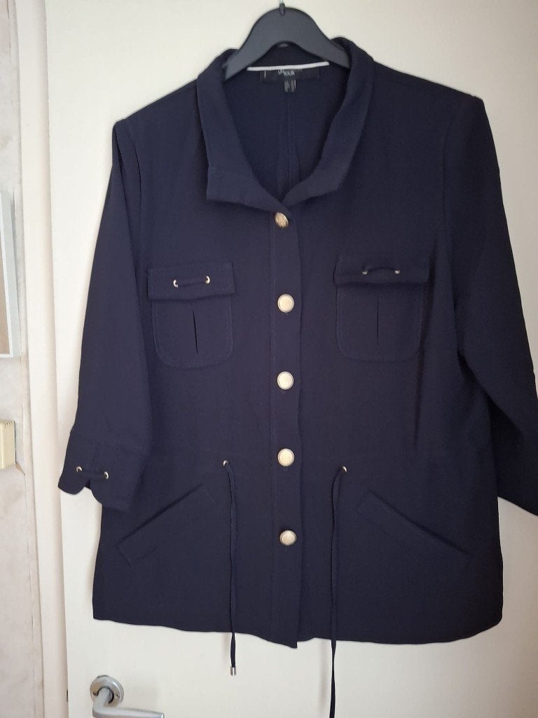 Veste bleue marque un jour ailleurs, Taille 46/48 (XL) ou plus grande, Un jour ailleurs, Enlèvement, Porté