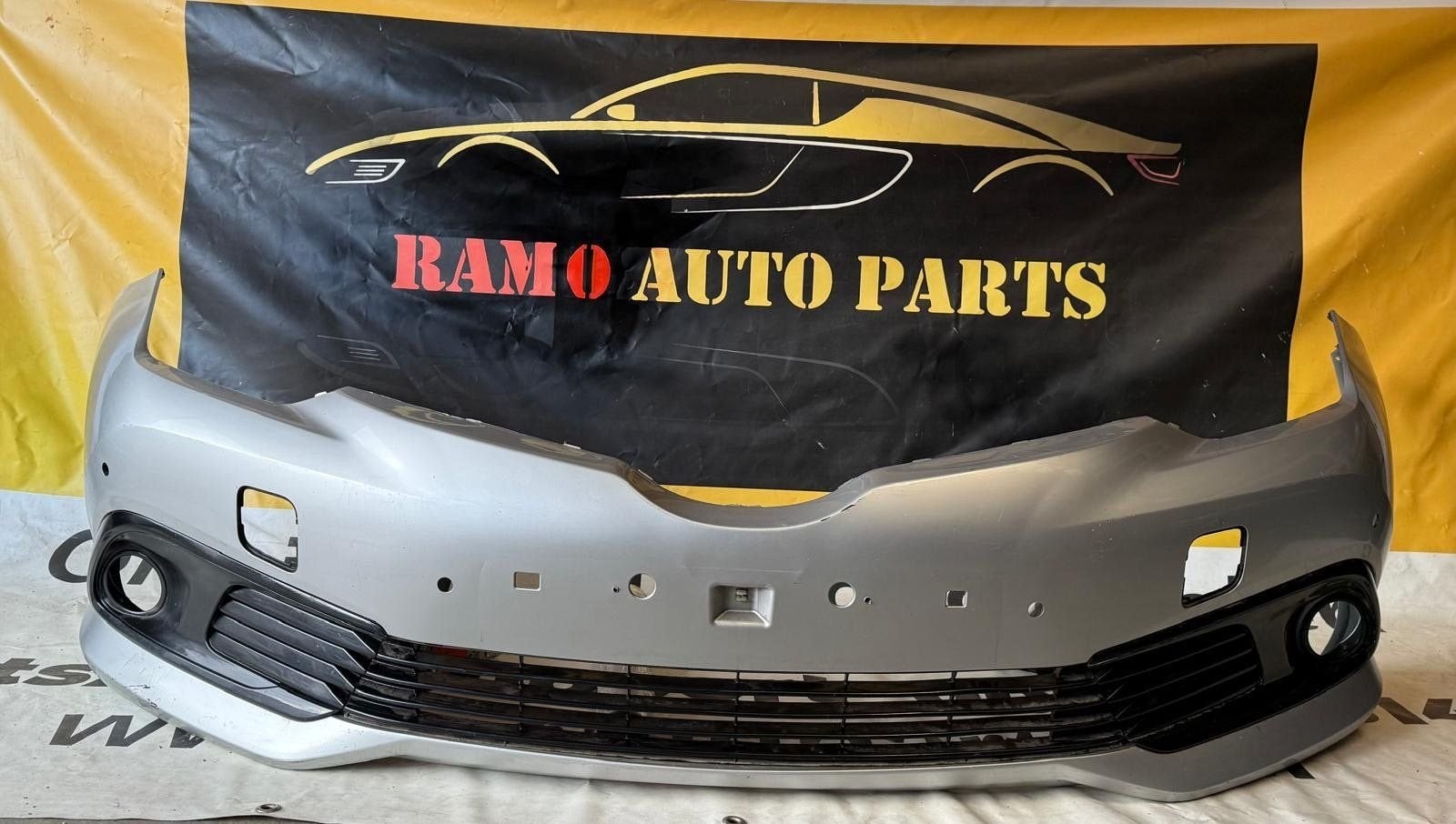 VOORBUMPER TOYOTA AURIS 2015/2016/2018 P/N 5211902K40, Auto-onderdelen, Gebruikt, -, Voor, -