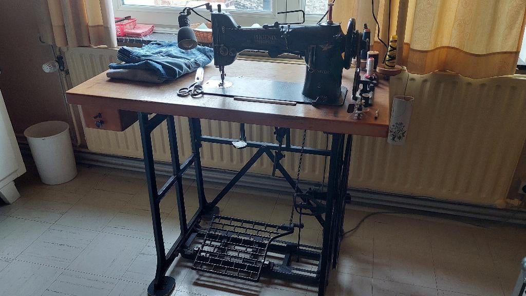 oude naaimachine kleermaker, Antiek en Kunst, Ophalen