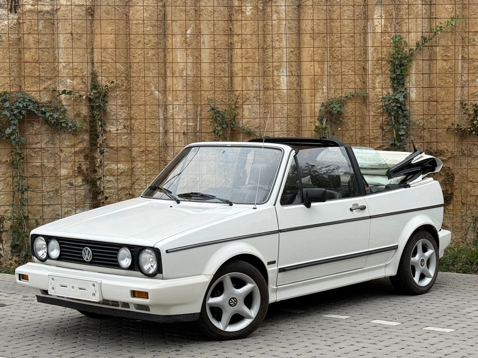 Volkswagen GOLF 1 Cabrio 1.8 Benzine, Autos, Achat, Carnet d'entretien, Vitres électriques, Automatique