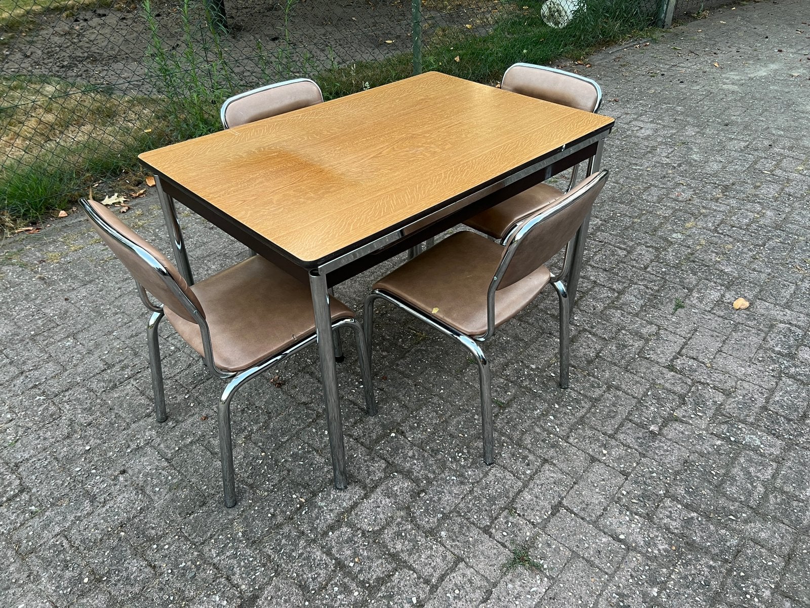 Retro/ vitage amerikaanse eethoek. Tafel met 4 stoelen, Ophalen