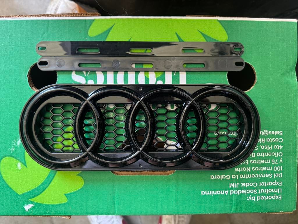 Audi a4 b9 zwart logo nieuw nooit gebruikt, Auto-onderdelen, Nieuw, Audi, Bumper, Verzenden