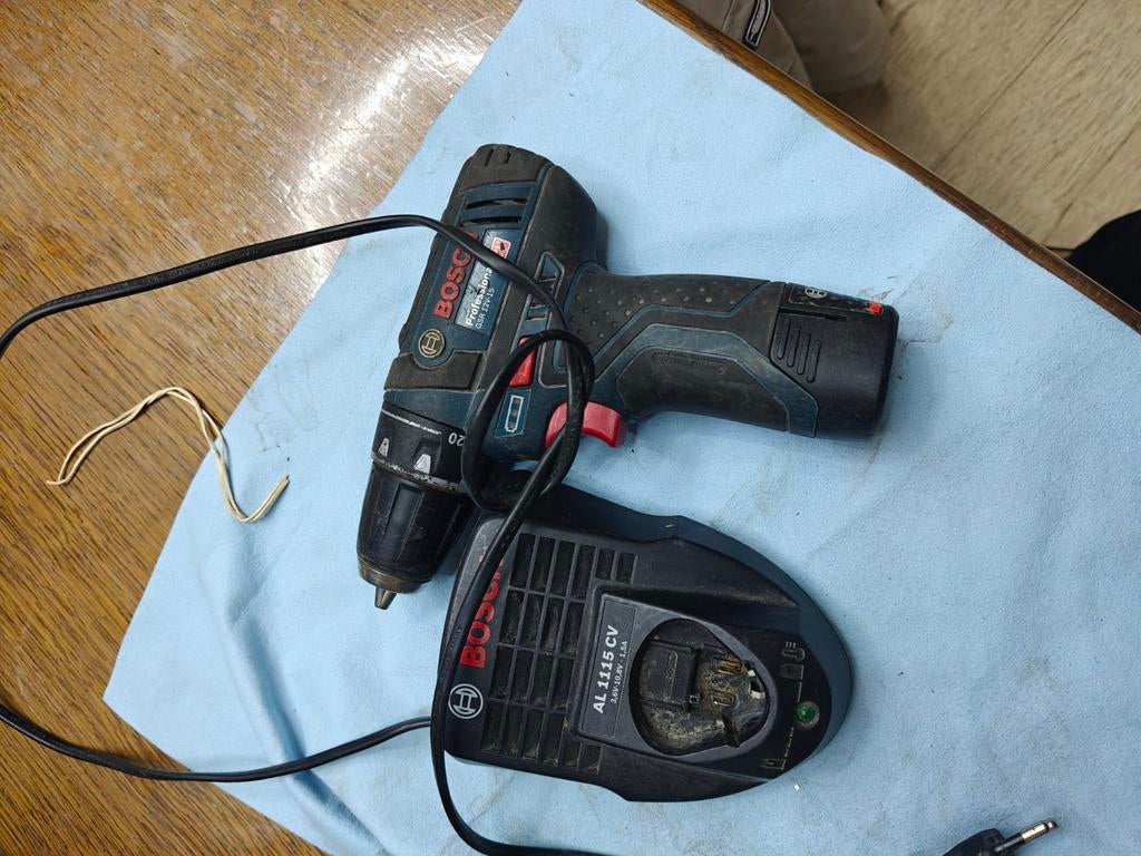 Bosch accuboormachine met oplader, Doe-het-zelf en Bouw, Ophalen
