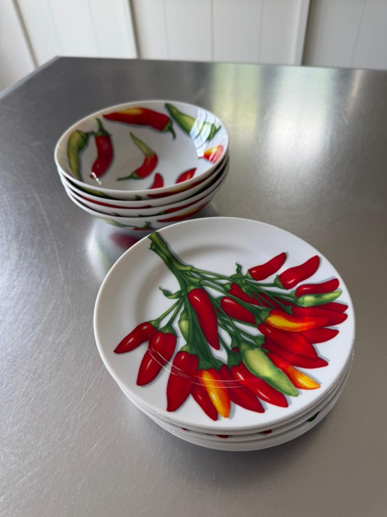 4 bowls en 6 borden Taitù Peperoni, Huis en Inrichting, Keuken | Servies, Ophalen, Zo goed als nieuw, Bord(en)