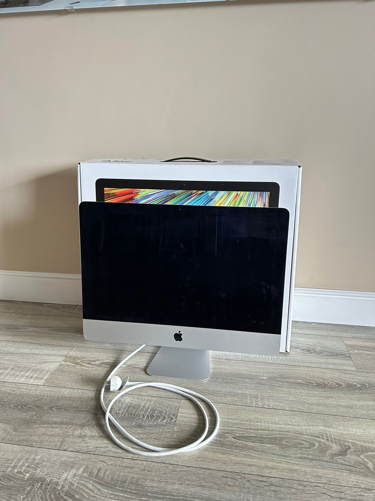 iMac Retina 4K 21.5” - 2019, Computers en Software, Apple Desktops, Ophalen, Gebruikt, IMac, 3 tot 4 Ghz