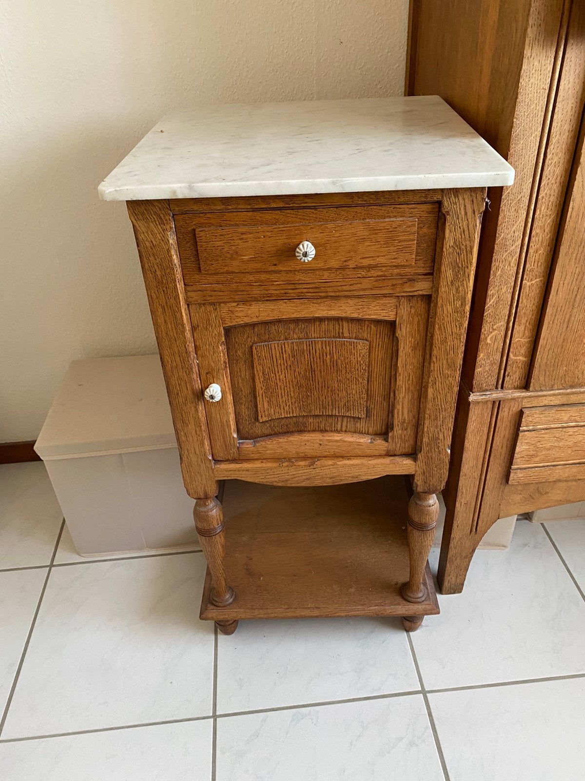 Table de chevet en chêne, Antiquités & Art, Enlèvement