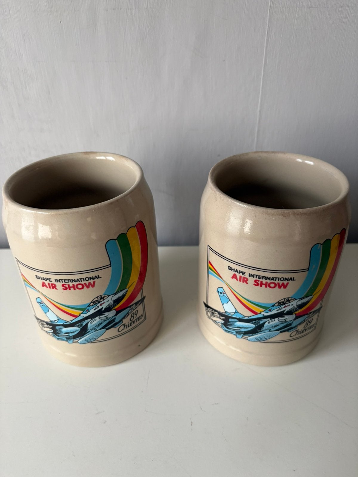 2 mokken van steengoed „AIR SHOW, CHIÈVRES 1989", Ophalen of Verzenden