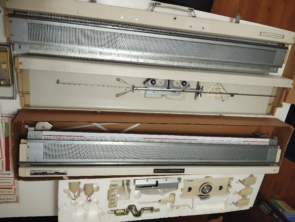 Machine a tricoter Empisal -knitmaster mod 310 et  SRB 310, Enlèvement, Utilisé, Machine