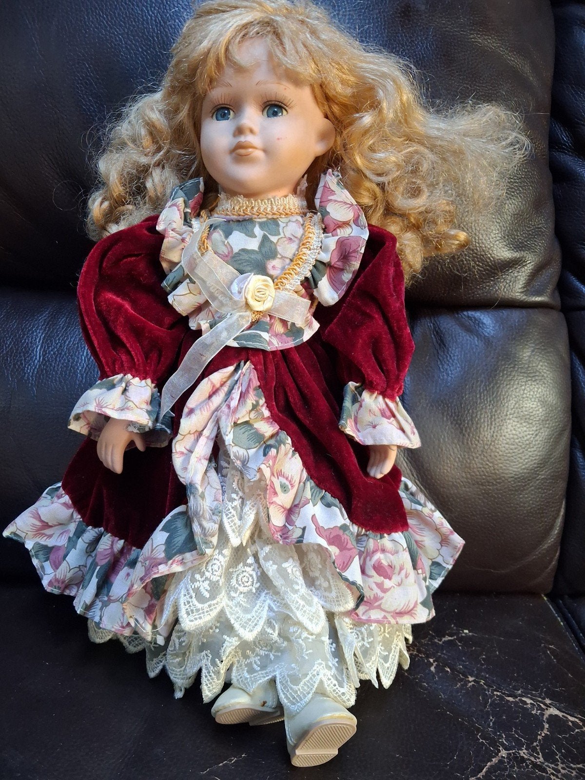 oude pop met porcelain hoofd in Victoriaanse stijl, Ophalen, Overige typen, Levensecht of Reborn