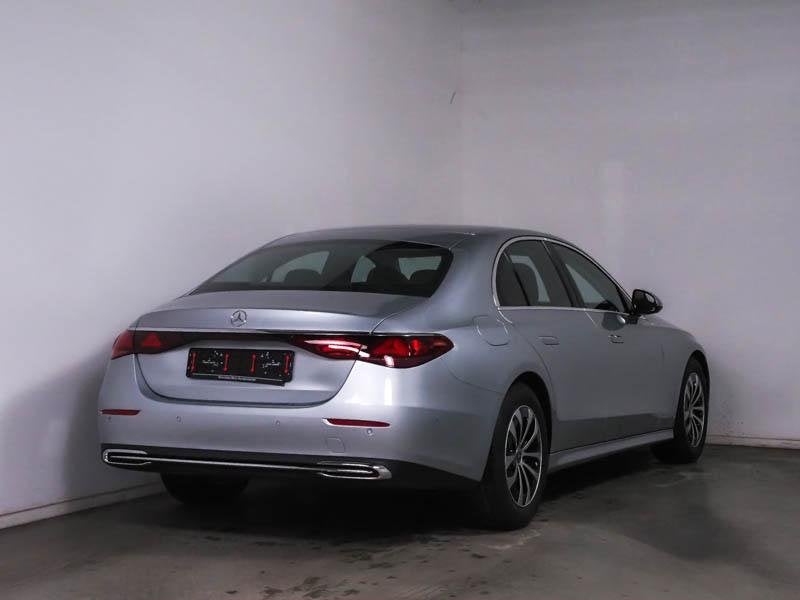 Mercedes-Benz E-klasse 200 Berline Business Line | Smartphon, Auto's, 4 deurs, Gebruikt, Zwart, 4 cilinders