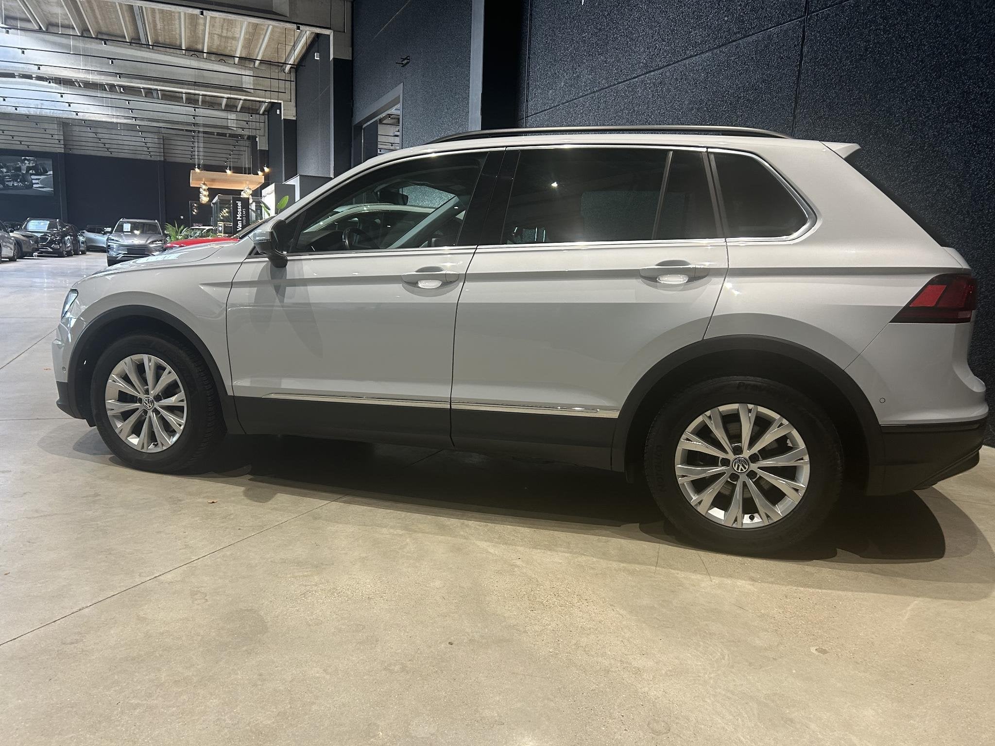 Volkswagen Tiguan 2.0 TDI SCR 110kW DSG Comfortline, Autos, Entreprise, Carnet d'entretien, Noir, 5 portes