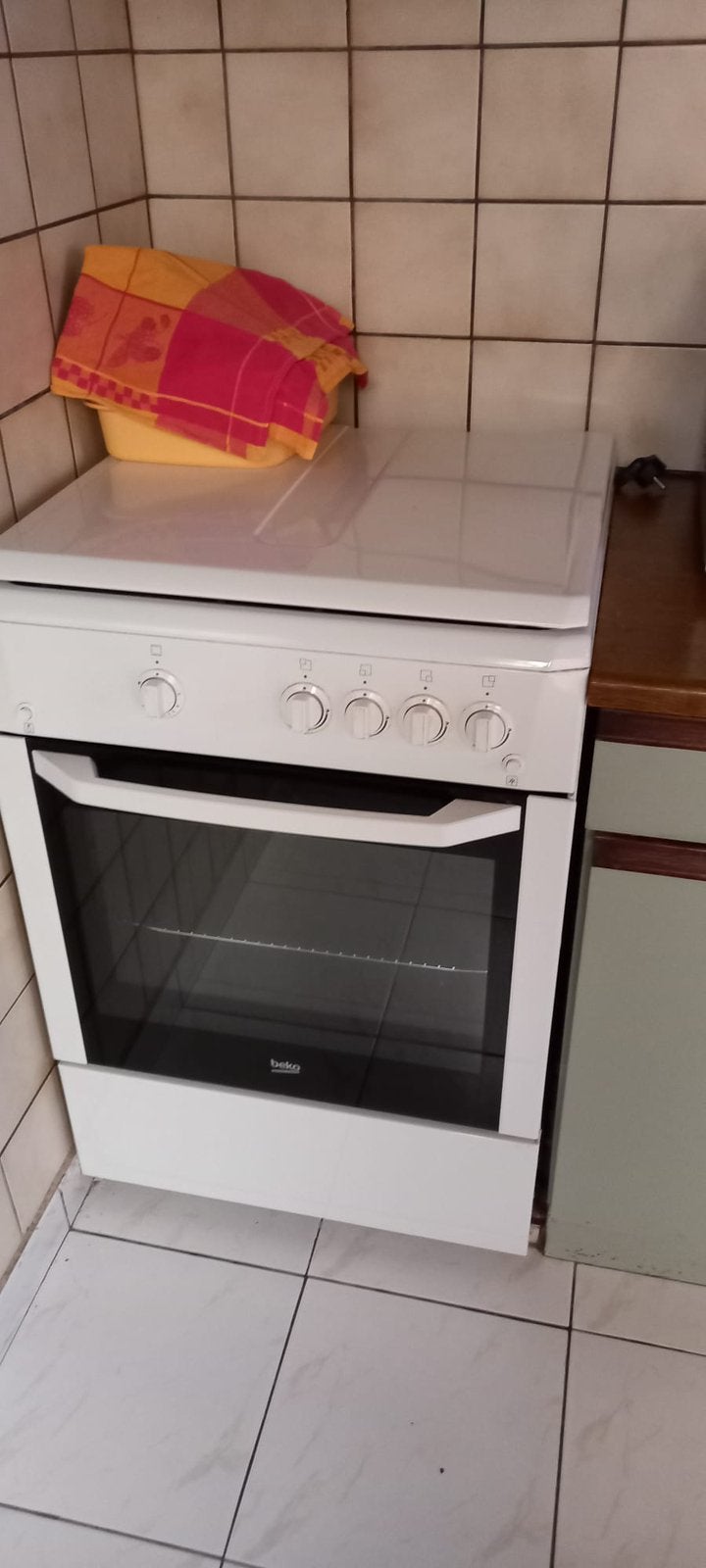 Vrijstaand gasfornuis 4 pitten met oven op elektriciteit, Elektronische apparatuur, Ophalen, Gebruikt, 4 kookzones, Gas