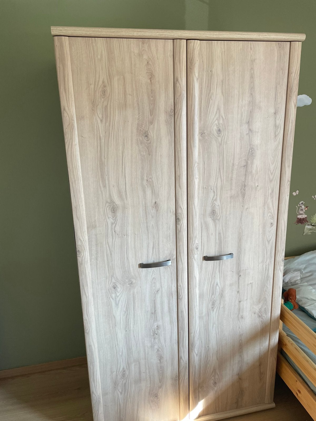 2-deurs kledingkast in eikdecor – zeer nette staat – €125, Enlèvement, Comme neuf