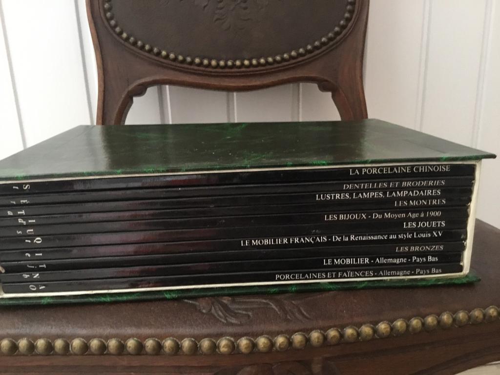 Livres sur un objet ancien, Antiquités & Art, Enlèvement ou Envoi
