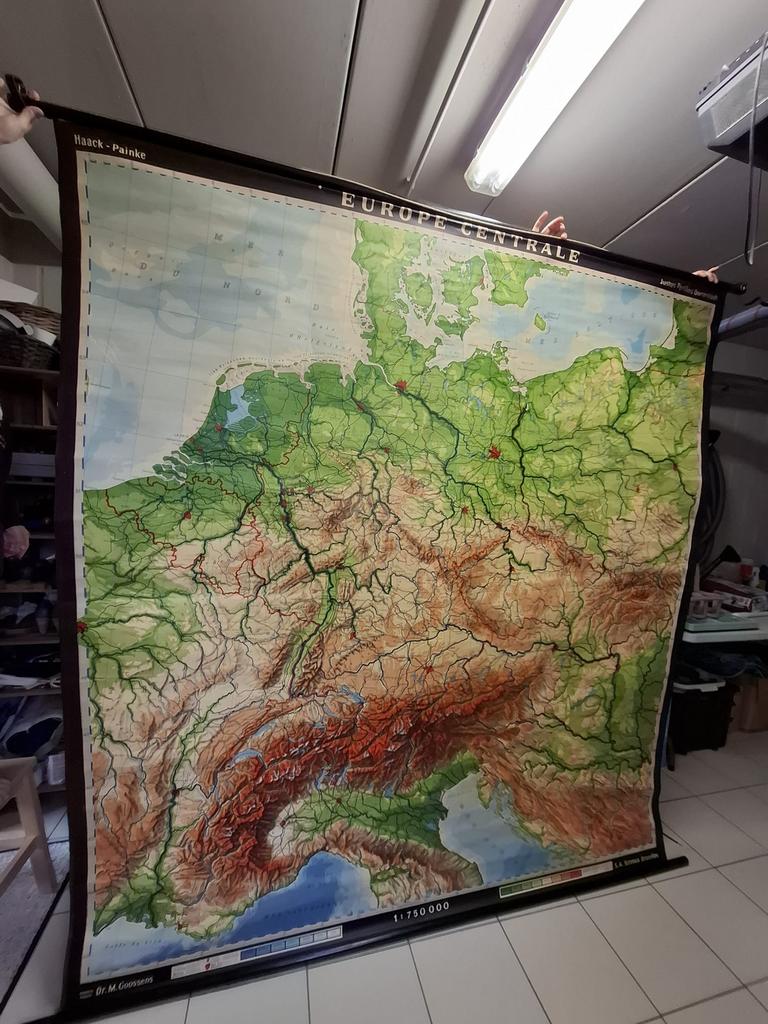 Oude kaart op rol. Centraal Europa 200 x 220, Antiek en Kunst, Antiek | Schoolplaten, Ophalen