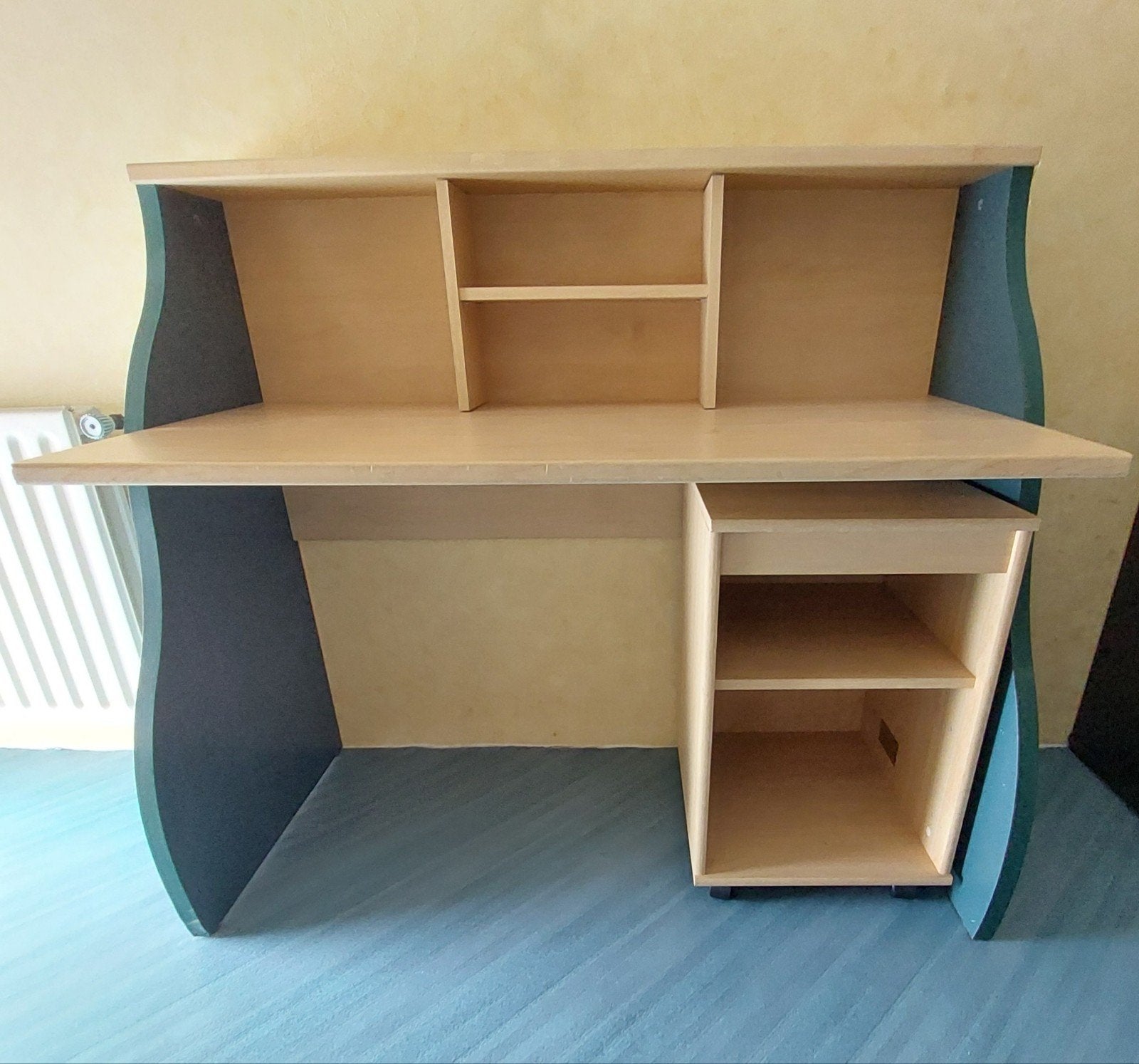 bureau met bijhorend kastje op wieltjes. In goede staat., Huis en Inrichting, Ophalen, Gebruikt