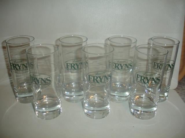 7 glazen van Frijns Jenever, stokerij uit Hasselt, € 3,00, Enlèvement ou Envoi, Comme neuf, Verres et Verres à shot
