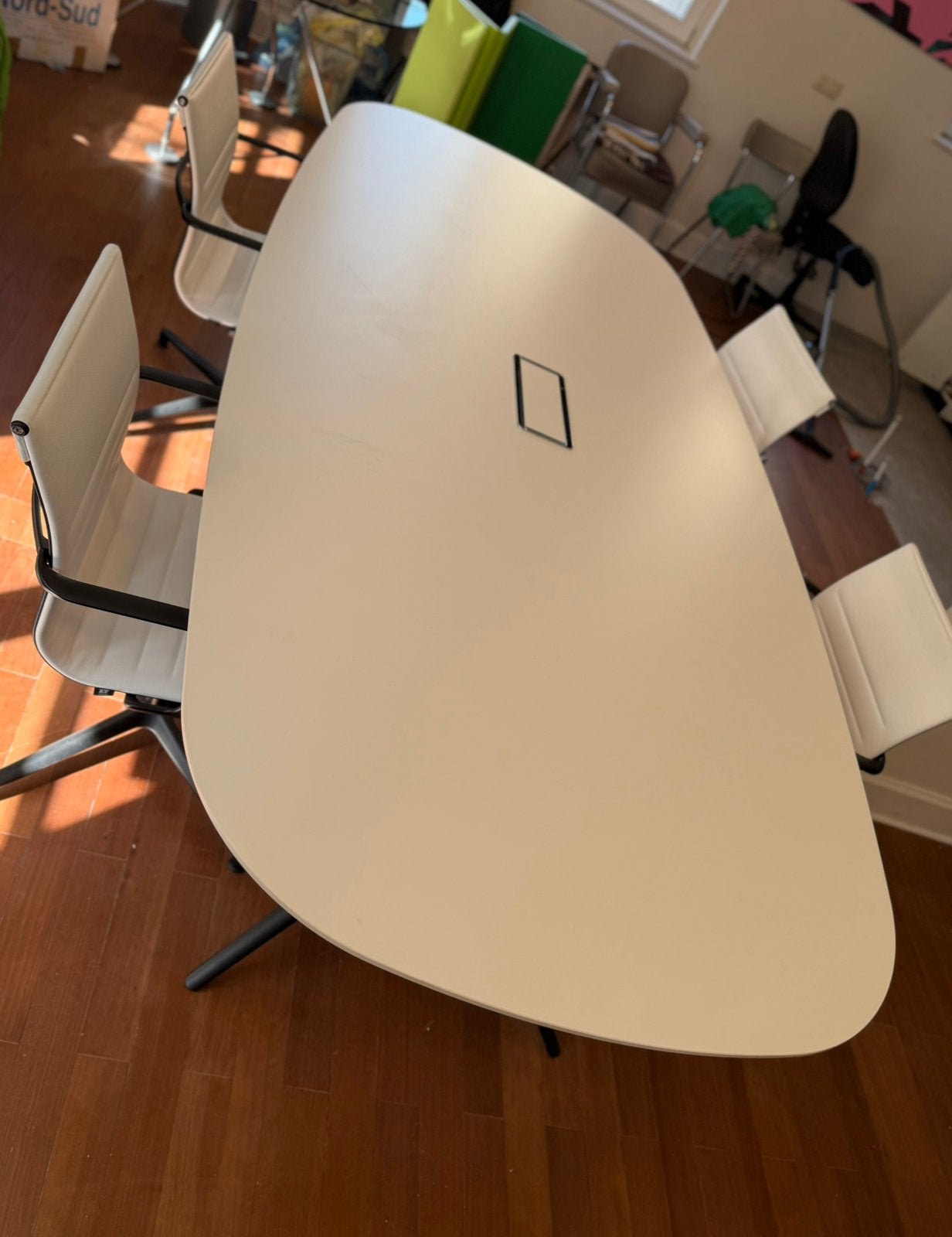 Grande table de reunion design et 4 fauteuils élégants., Enlèvement, Comme neuf