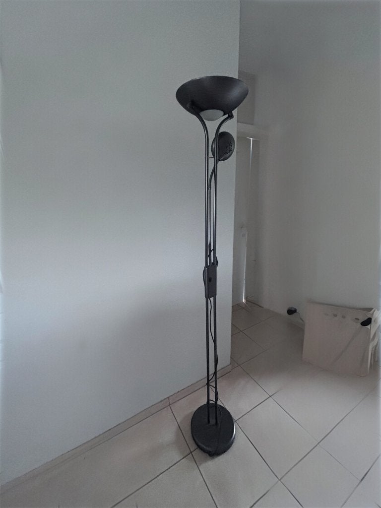 Lampadaire sur pied, Enlèvement, Utilisé