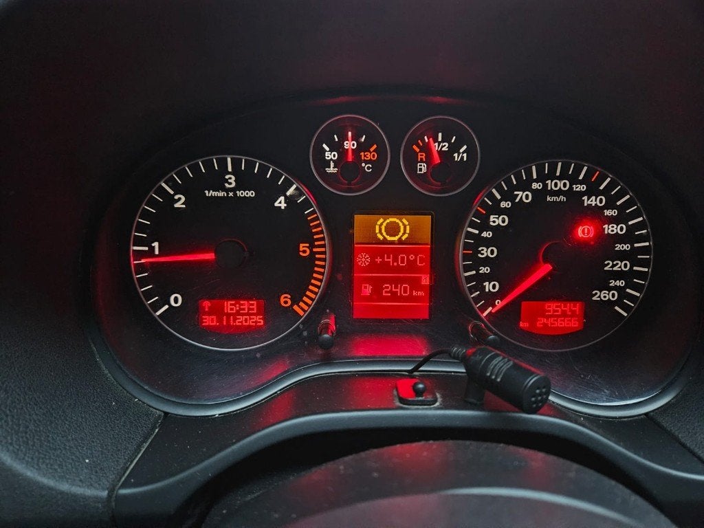 Audi A3 1.9 TDi  CT OK+CAR-PASS ️, Auto's, Voorwielaandrijving, Zwart, 4 cilinders, Zwart