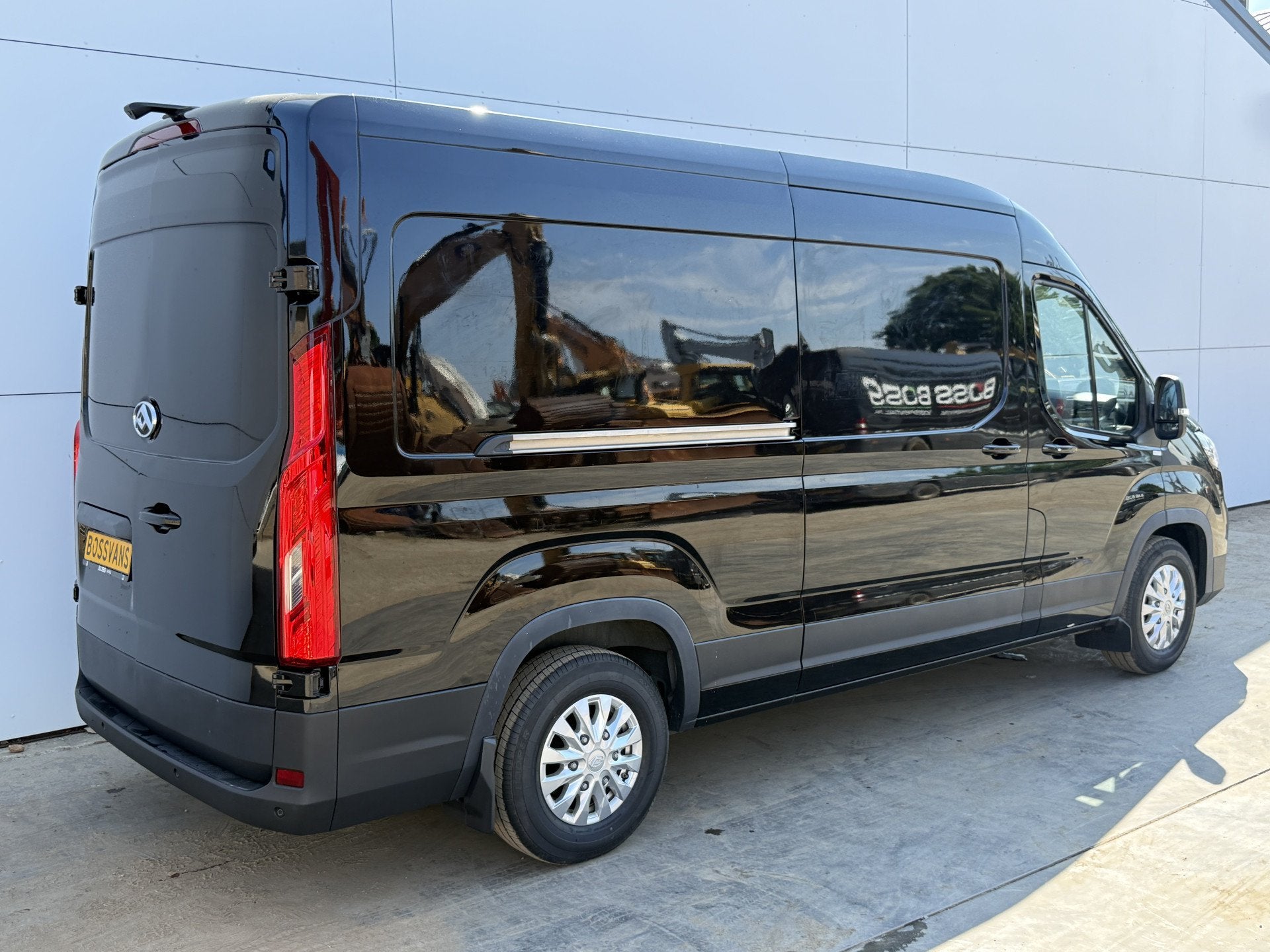 Maxus eDeliver 9 72kWh 204PK NIEUW! 288km WLTP L3H2 Apple Ca, Stof, Gebruikt, Maxus, Zwart