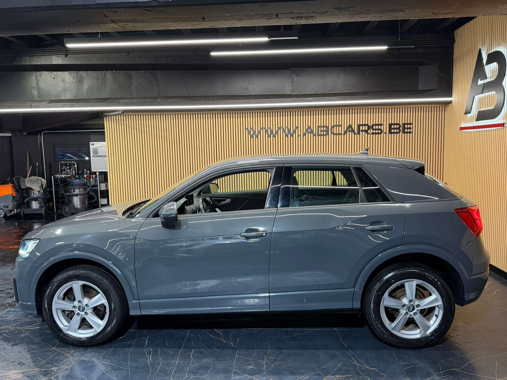 Audi Q2 2.0 TDi Quattro S port S tronic line * GAR 12 MOIS, Autos, Argent ou Gris, Achat, Entreprise, 1968 cm³
