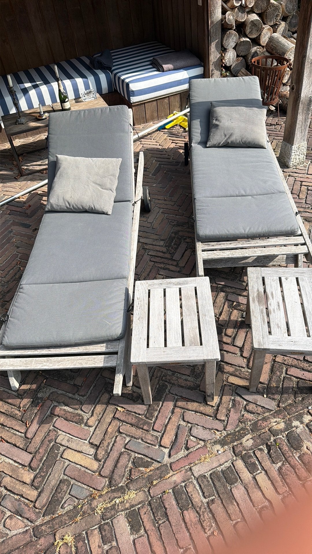 Teak houten ligbedden met tafeltje, Tuin en Terras, Ophalen, Zo goed als nieuw