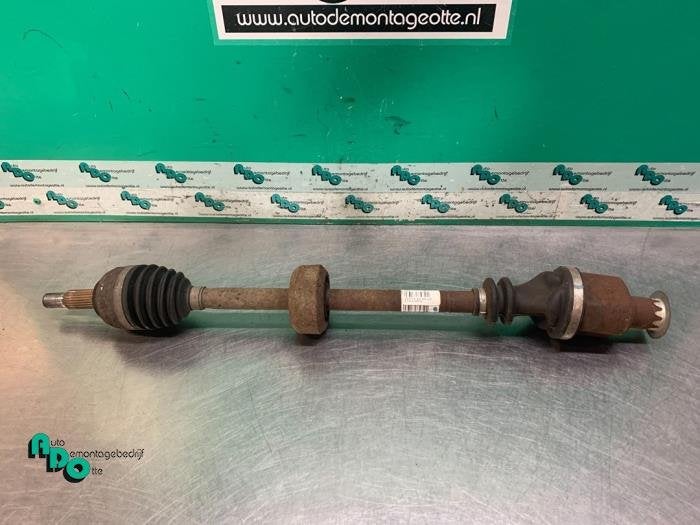 Arbre de transmission avant droit d'un Renault Twingo (Twing, Renault, -, 3 mois de garantie, Utilisé