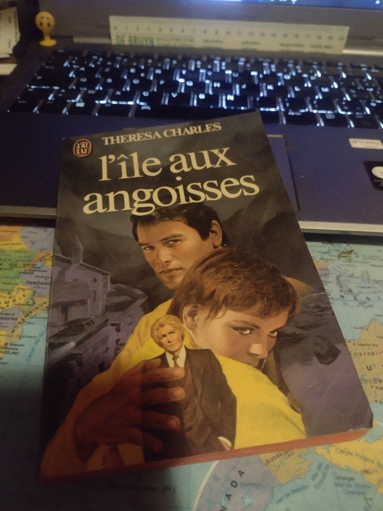Livre de poche - l'île aux angoisses - Thérésa Charles, Gelezen, Europa overig, Ophalen of Verzenden, Thérèsa Charles