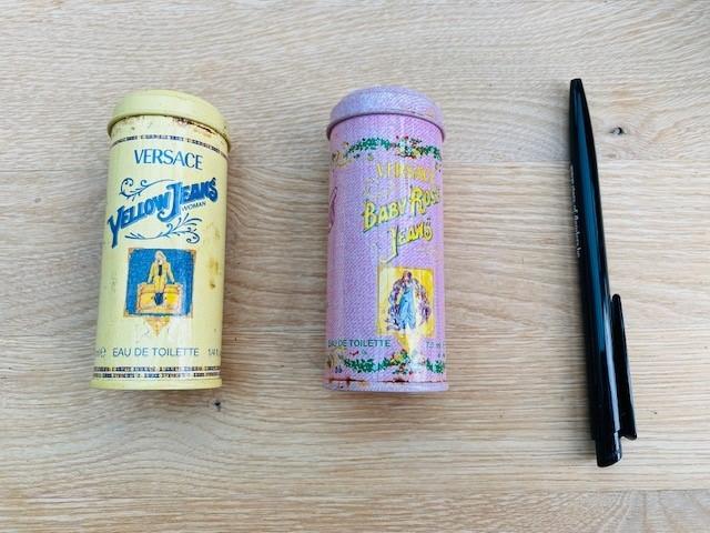 Boîtes en étain Versace avec bouteilles miniatures, Collections, Enlèvement ou Envoi, Utilisé, Miniature