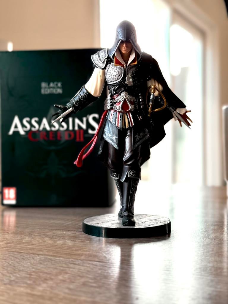 Ezio Master Assassin Figurine (Black Edition), Ophalen, Zo goed als nieuw