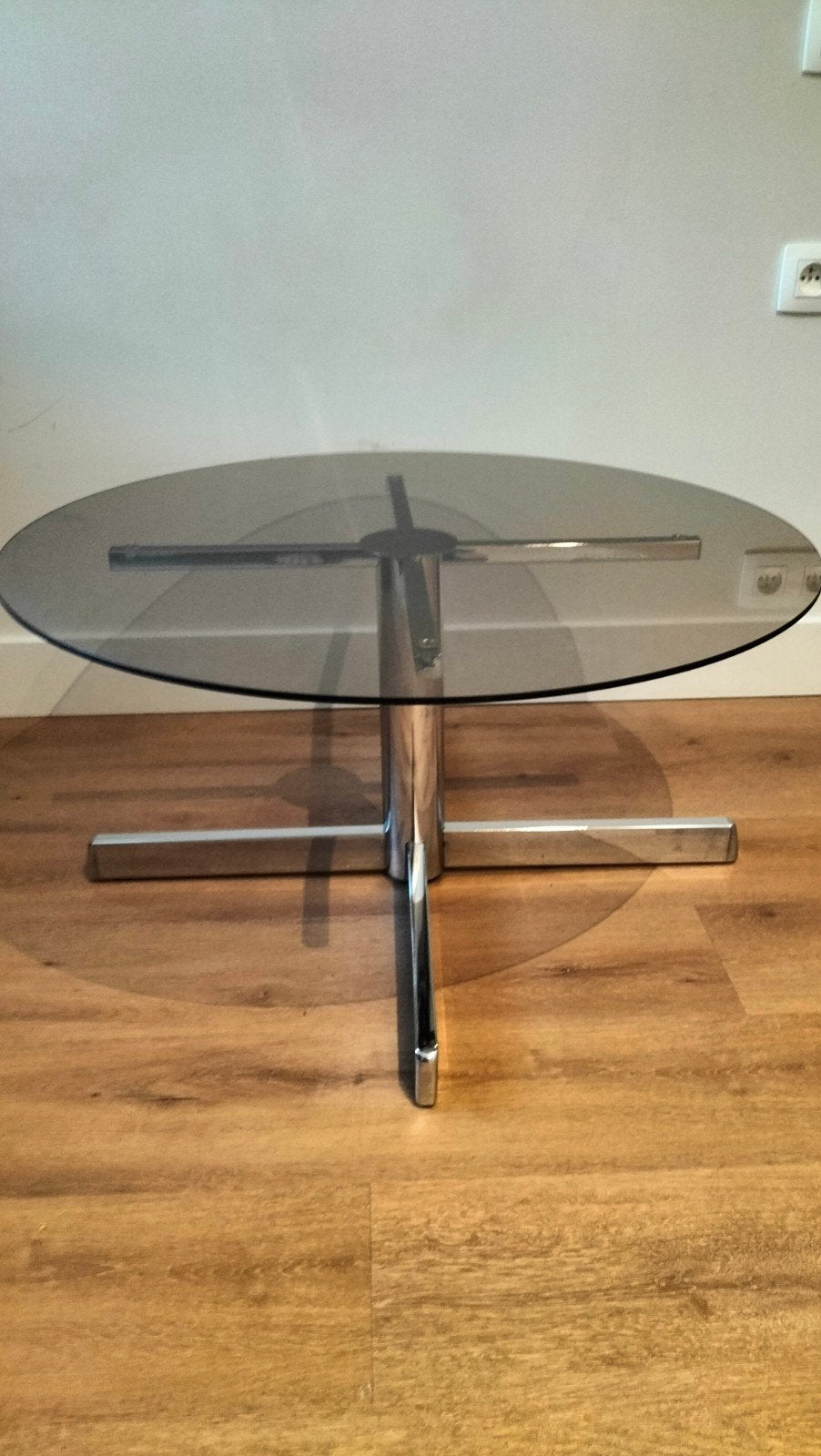 Retro ronde salontafel met gerookt glas., Ophalen, Rond, 50 tot 100 cm, Glas