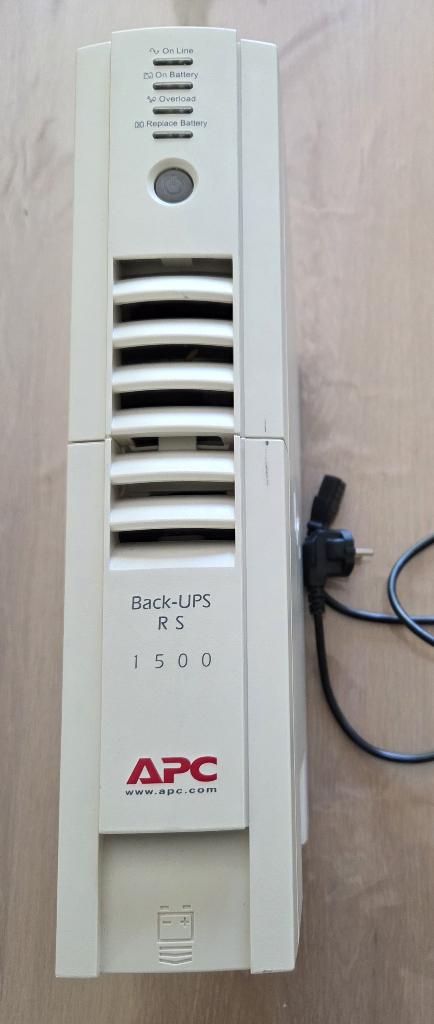 Sauvegardes APC RS 1500 VA/865 Watt BR 1500, Informatique & Logiciels, Alimentations de secours (UPS), Enlèvement, Utilisé