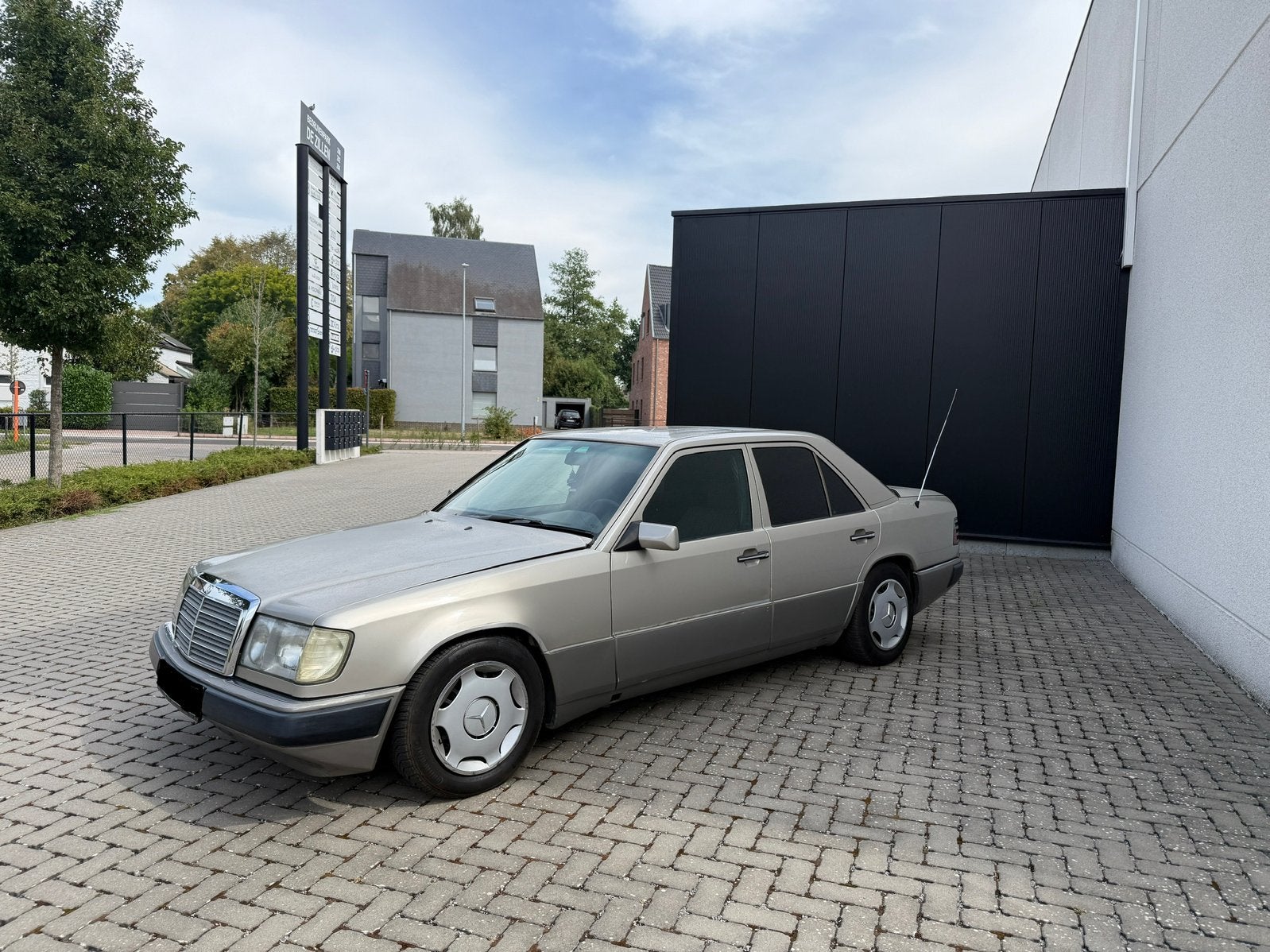 Mercedes W124 200E 1988, Auto's, 4 cilinders, Beige, Particulier, Elektrische ramen