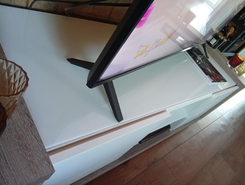 Meuble TV, Enlèvement