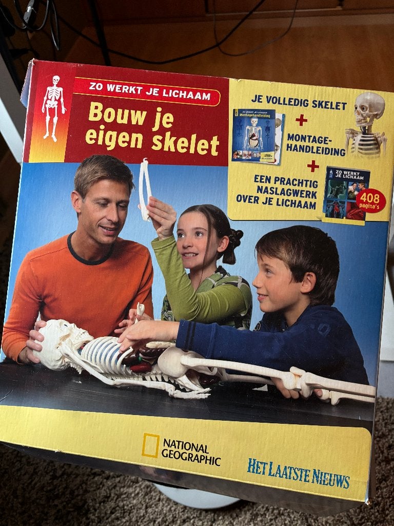 Doos: Bouw je eigen skelet + boek 'zo werkt je lichaam', Ophalen, Gebruikt, Bouwen