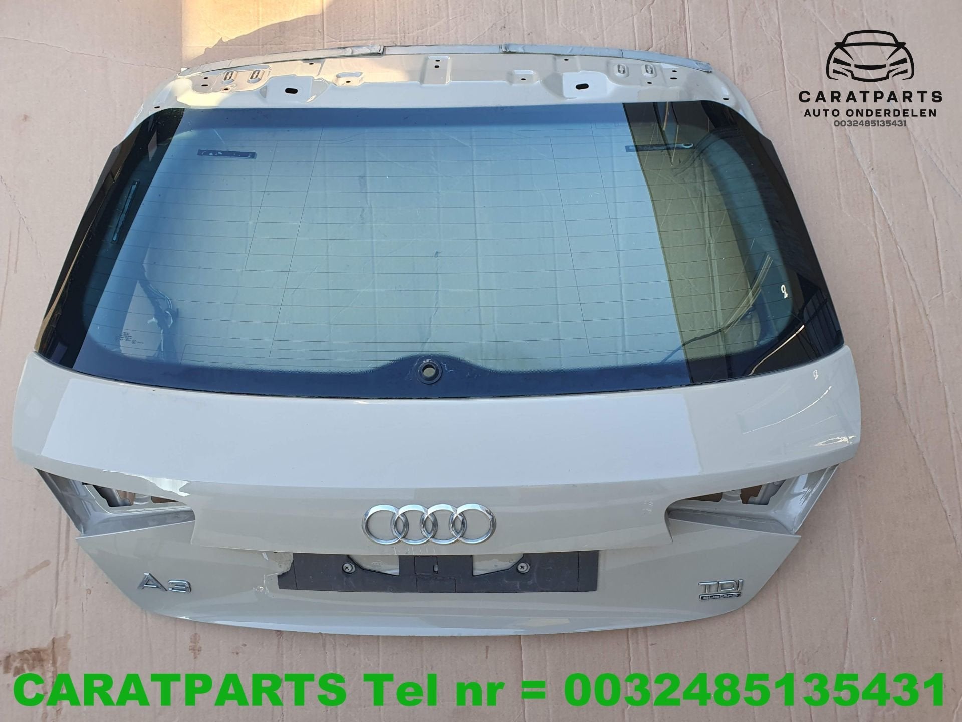 8V3827025 Audi A3 Clip arri re A3 Housse de valise A3 8V Hay, AUDI AG, Auto-Union-Strasse 1
85045  Ingolstadt, DE, Audi, Utilisé