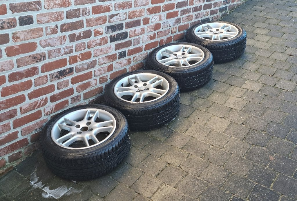 4 lichtmetalen velgen en zomerbanden, Ophalen, 15 inch, Banden en Velgen, 195 mm