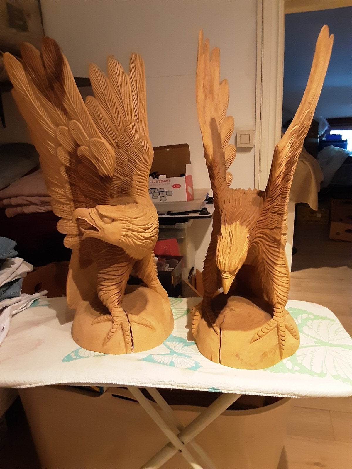 2 houten arenden van ongeveer 70cm hoogte, Ophalen