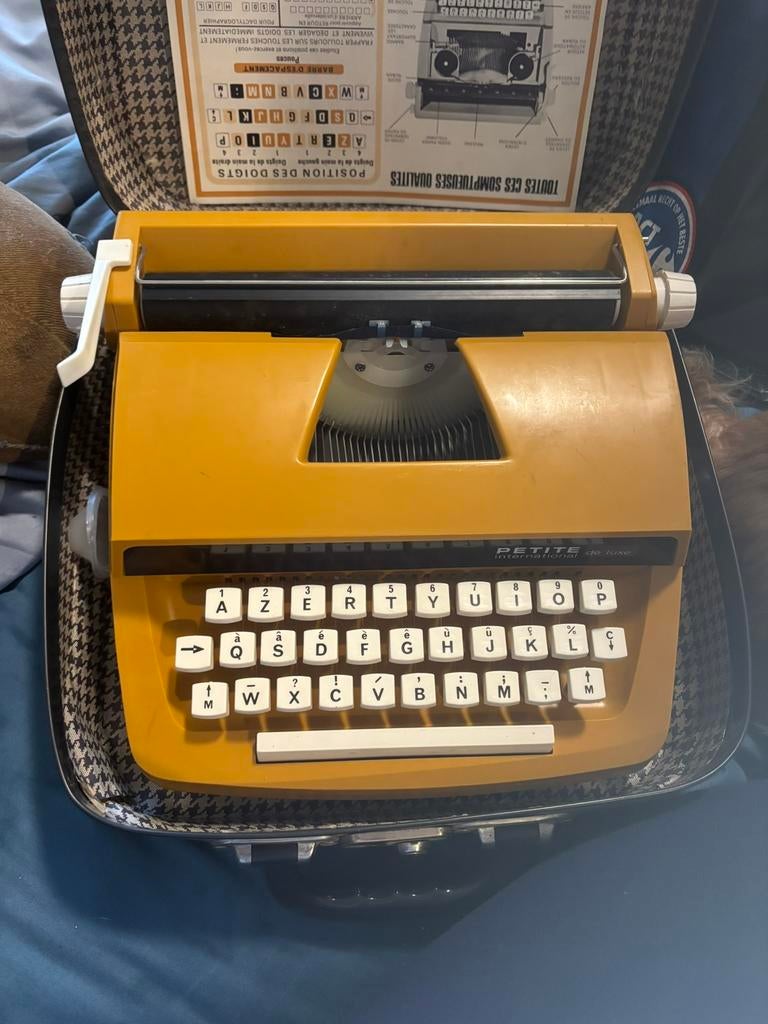 Machine à écrire vintage jaune années 70 avec valise, Enlèvement, Comme neuf