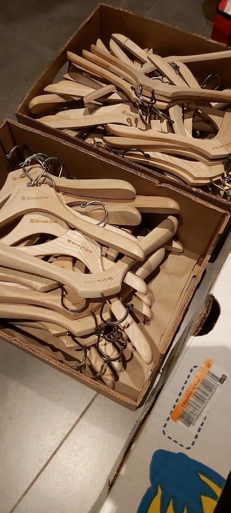 90 cintres en bois pour manteaux, robes, jupes, pantalons, n, Enlèvement, Bois