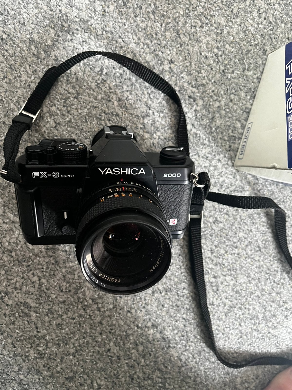 Appareil photo reflex argentique 35mm Yashica FX-3 Super2000, Enlèvement