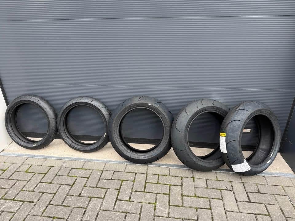 Dunlop D213 GP motorbanden circuitbanden D213GP D 213 GP, Enlèvement ou Envoi, Neuf