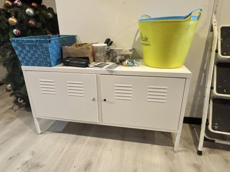 Witte metalen lockerkast / TV-meubel (Industriële look), Huis en Inrichting, Ophalen, Zo goed als nieuw