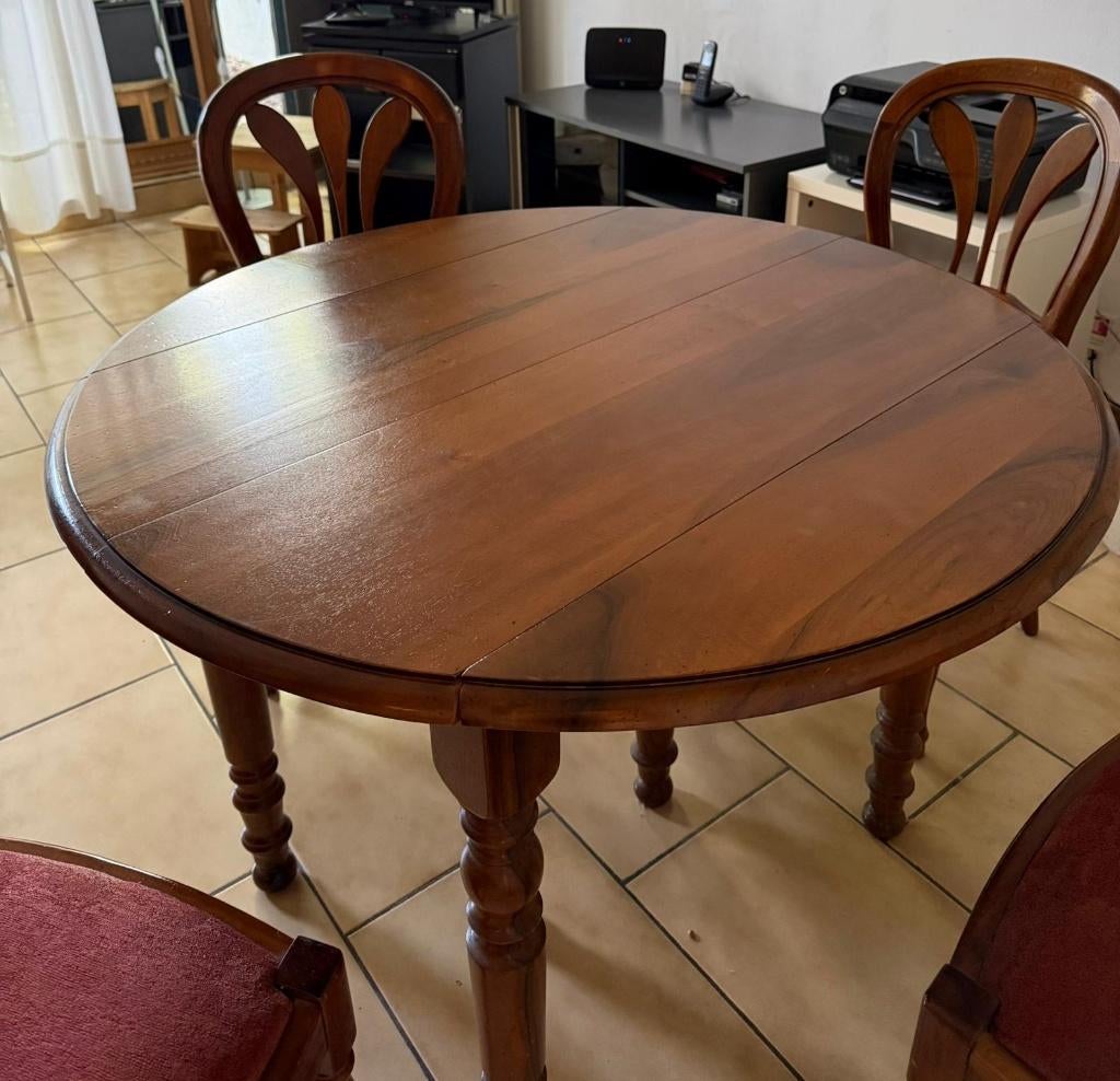 Table ancienne extensible en noyer avec chaises, Enlèvement