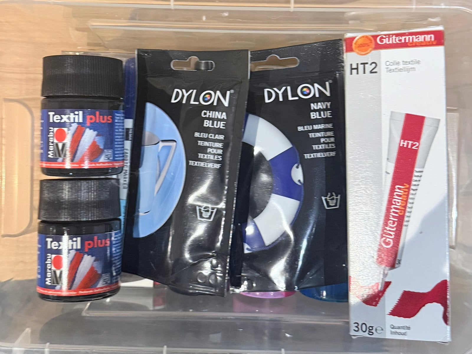 Pakket textielverf, -stiften, -lijm Marabu/Dylon DIY nieuw., Hobby en Vrije tijd, Ophalen, Zo goed als nieuw